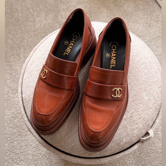 Chanel Brown Calfskin Leather Quilted CC Gold Logo Flat Platform Loafer - 39 - Picture 2 of 4